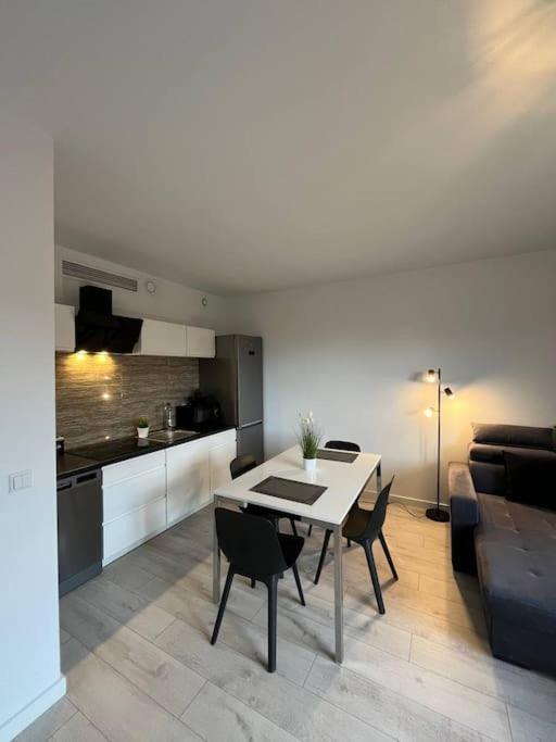 New Apartment Old Town -6 People - 200M Town Hall ヴロツワフ エクステリア 写真